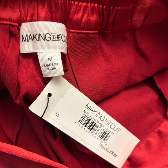 Making the Cut Red Wide Leg Pleated Dress Pants M NWT Satin - Picture 2 of 2